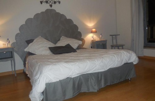 Lescheroux Bed & Breakfast | Chambre d'Hôtes Familiale la Jument Grise