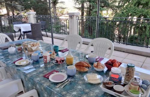 Tournon-sur-Rhone Bed & Breakfast | Chambre d'hôtes Napoléon à La Terrasse piscine local vélo