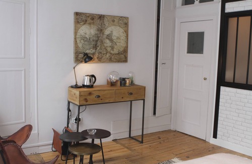 Centre Ville Bed & Breakfast | Chambre d'hôtes "Jules Verne" garden view. Breakfast included