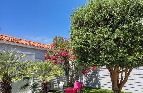 Les Sables d'Olonne House | Chambre et salle d'eau dans dépendance 20 m2, vélos