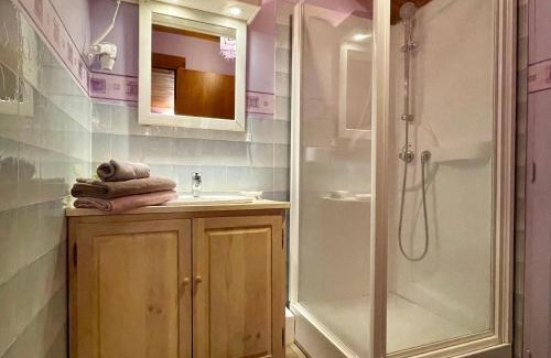 Alleyras Bed & Breakfast | Chambre Lilas à Alleyras - Animaux admis, Table d'hôtes, Terrains spacieux - FR-1-582-514