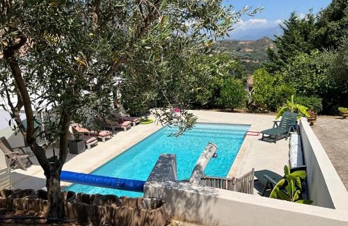 Alata Apartment | Chambre Studio Piscine Jacuzzi chez l habitant