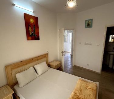 St. Louis House | Chambre tout confort climatisée - SDB intérieure privée & Cuisine équipée & Breakfast