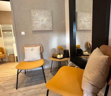 Beaumont Saint-Cyr Bed & Breakfast | Chambre Tuffeau "Belle An Pierre chambres d hôtes & spa"