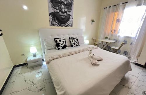 Ngor Bed & Breakfast | chambre white sans télé ngor almadie