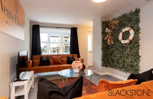 Darlington House | Champagne House - 4 Bed Property