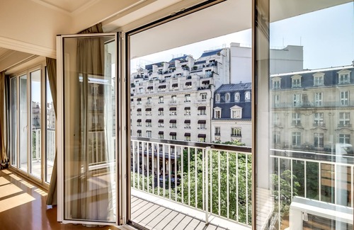 Faubourg-du-Roule Apartment | Champs Elysees - George V II