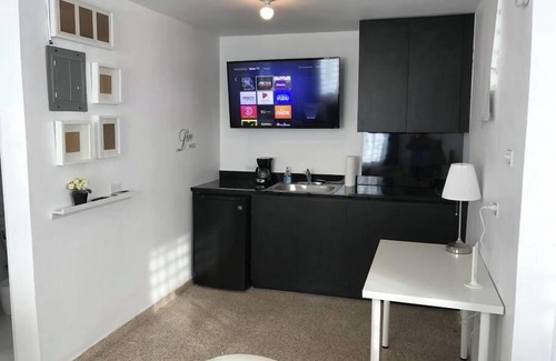 Ponce Centro Apartment | Chandelier 102