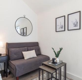 High Wych House | Chandini Villa in High Wych