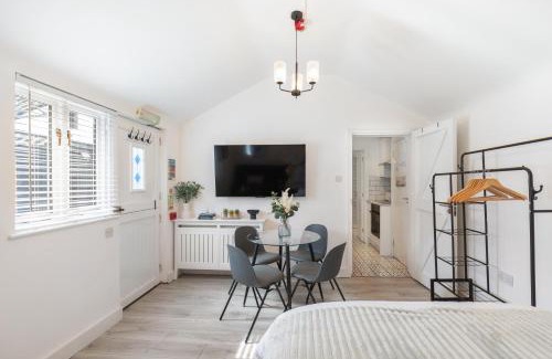 High Wych House | Chandini Villa in High Wych