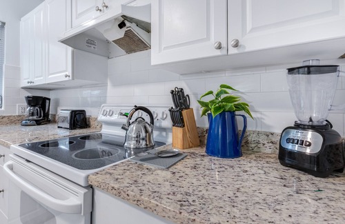 Jacksonville House | ~Changing Leaf Cottage Sleeps 6 Near NAS Jax~