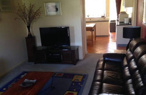 Moama House | Chanter Cottage Holiday House