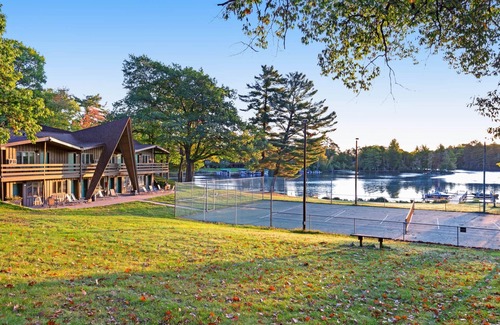 Eagle River Apartment | Chanticleer Inn 35