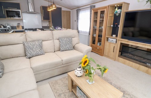 Truro Cottage | CHANTRY LODGE, pet friendly, with pool in Goonhavern