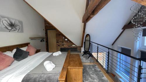 Wirksworth House | Chapel row 1