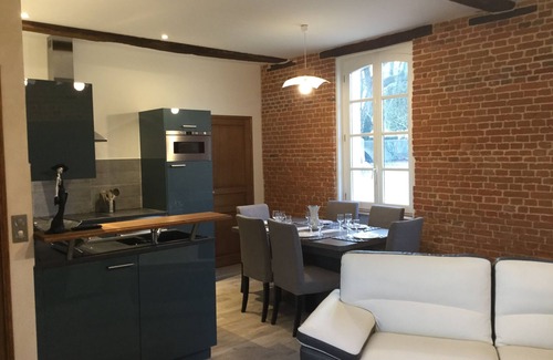 Courcelles-sous-Moyencourt Cottage | Character house within the castle grounds with discovery of llamas