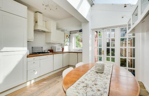 Oxford City Centre House | Characterful & Cosy Jericho House (sleeps up to 8)