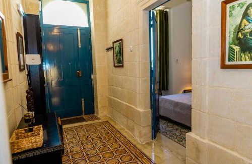 St. Julian's Apartment | Characterful ground floor townhouse