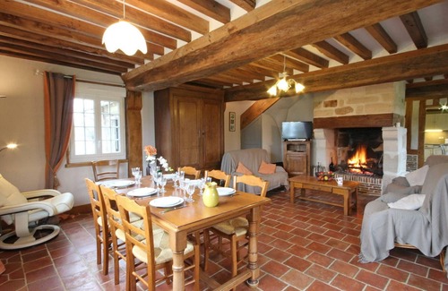 Crouttes Cottage | Characterful house in Crouttes with fireplace, pets allowed and WiFi