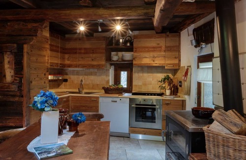 Valtournenche Ski Chalet | Characteristic rustic-style rascard in an panoramic hamlet with Matterhorn view