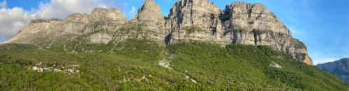 Mikro Papigko Ski Chalet | Chariklia Traditional House