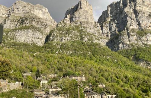 Mikro Papigko Ski Chalet | Chariklia Traditional House