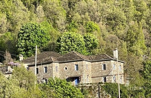 Mikro Papigko Ski Chalet | Chariklia Traditional House