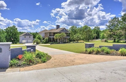 Evans House | Charleston Style Home on 3 Acres with Many Amenities. Pool, Fishing, Golf & More
