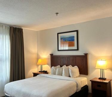 Queens Square Hotel | Charlottetown Inn & Conference Centre