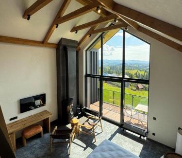 Yablunytsya Ski Chalet | Charlton Estate