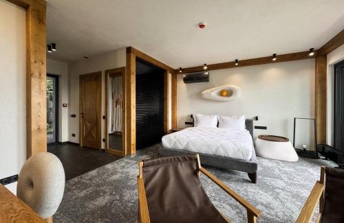 Yablunytsya Ski Chalet | Charlton Estate