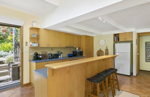 Aireys Inlet House | Charlton House - Walk To The Clifftops & The Beach