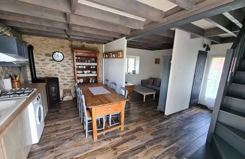 Saint-Pantaleon-de-Larche Cottage | Charming cottage in the countryside
