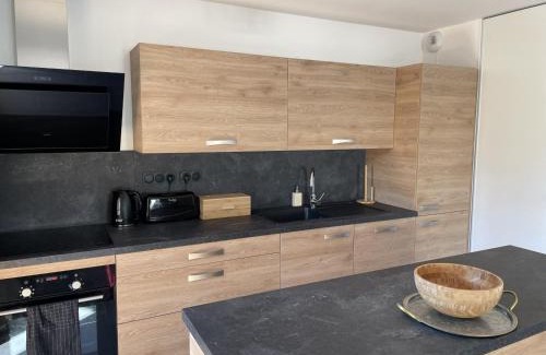 Les Gets Apartment | Charmant Appartement 2 Chambres aux Gets - Balcon, Wi-Fi, Parking Privé, à 800m des Télécabines - FR-1-671-248