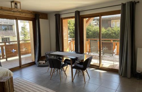 Les Gets Apartment | Charmant Appartement 2 Chambres aux Gets - Balcon, Wi-Fi, Parking Privé, à 800m des Télécabines - FR-1-671-248