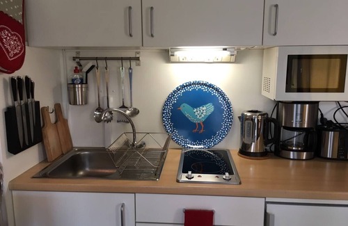 Duissern Apartment | Charmant is centrally located, close to uni