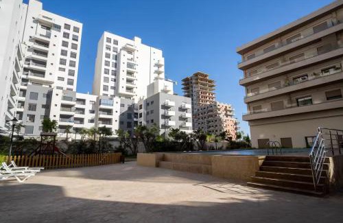 Ain Harrouda Apartment | Charmante Deux Chambres et Salon Avec Jardin et Piscine à coté de plage
