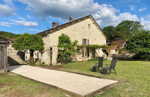 Port-Lesney House | Charmante Maison de Campagne Avec Piscine