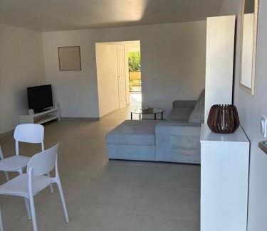Saint-Marceau House | Charmante maison de pierre rénovée a 5min de Charleville-Mézières