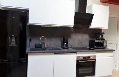 Charroux House | Charmante maison à Charroux avec terrasse privative - FR-1-489-394