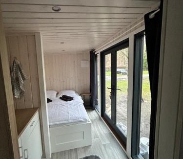 Kloster Lehnin Apartment | Charmantes Tiny House am See mit Outdoor-Sauna