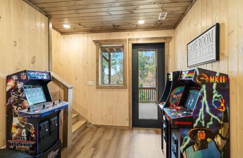 Sevierville House | Charmed Waters Cottage - Family Lake Getaway