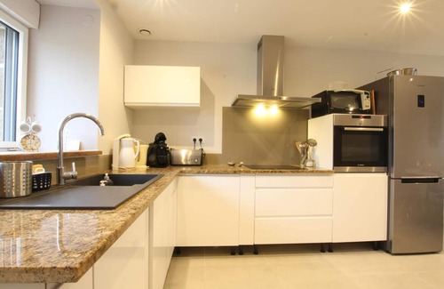 Saint-Michel-de-Montjoie Cottage | Charming granite house with garden and pets allowed