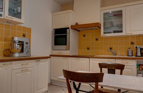 Sainte-Cecile-les-Vignes Ski Chalet | Charming village house with garden and private pool in Provence