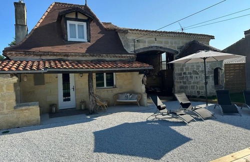 Saint-Seurin-sur-l'Isle House | Charming house with pool on the Bordeaux wines route