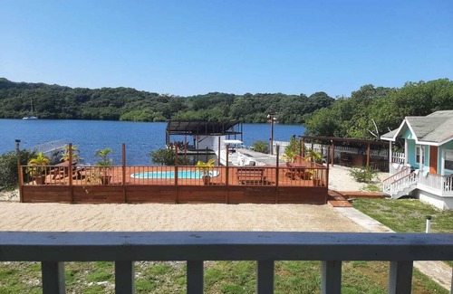 Calabash Bight Apartment | Charming 1-bedroom apartment with Starlink WiFi, AC, in lovely Calabash Bight