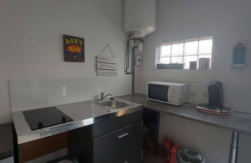 Marseillan Plage Apartment | Charming 1-Bedroom Apartment with Terrace & Parking - Pet Friendly