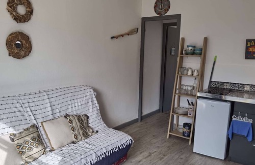 Marseillan Plage Apartment | Charming 1-Bedroom Apartment with Terrace & Parking - Pet Friendly