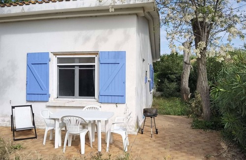 Marseillan Plage Apartment | Charming 1-Bedroom Apartment with Terrace & Parking - Pet Friendly