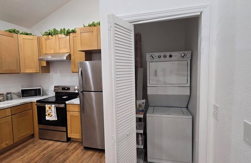 Moreno Valley House | Charming 1-bedroom 500 Sq. Ft. back house in nice neighborhood of Moreno Valley,